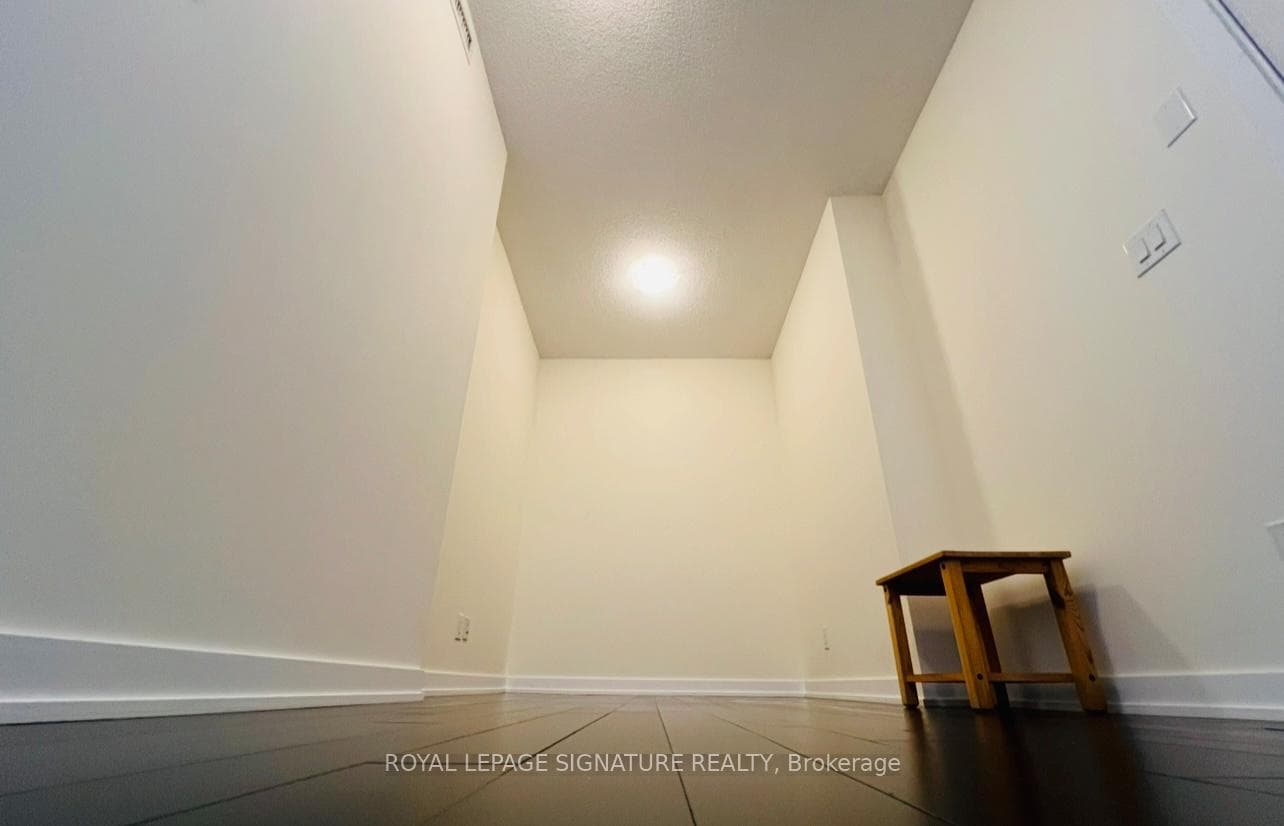 510 Curran Place Unit 1402 photo 19