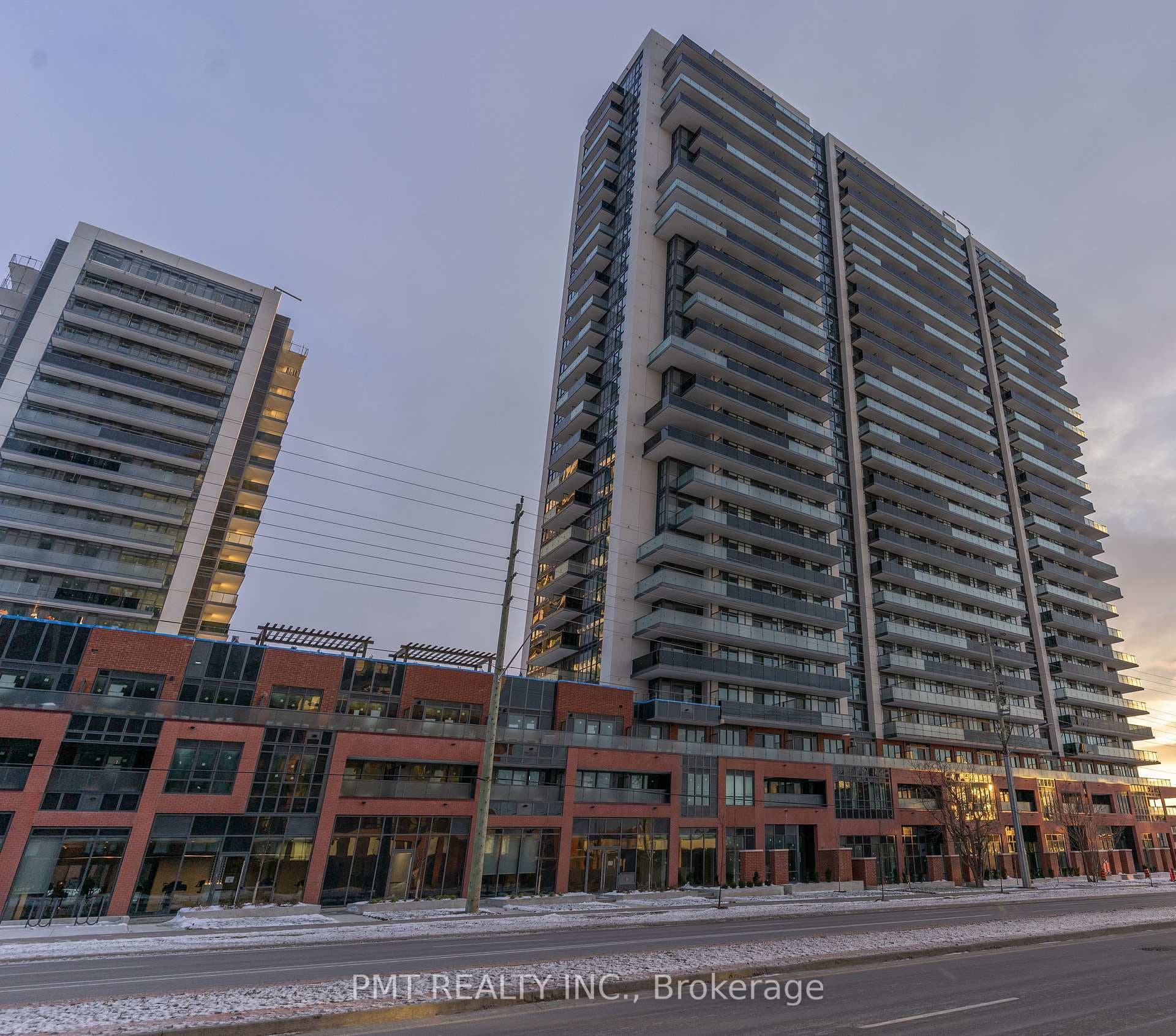 2545 Simcoe Street Unit 906 photo 1