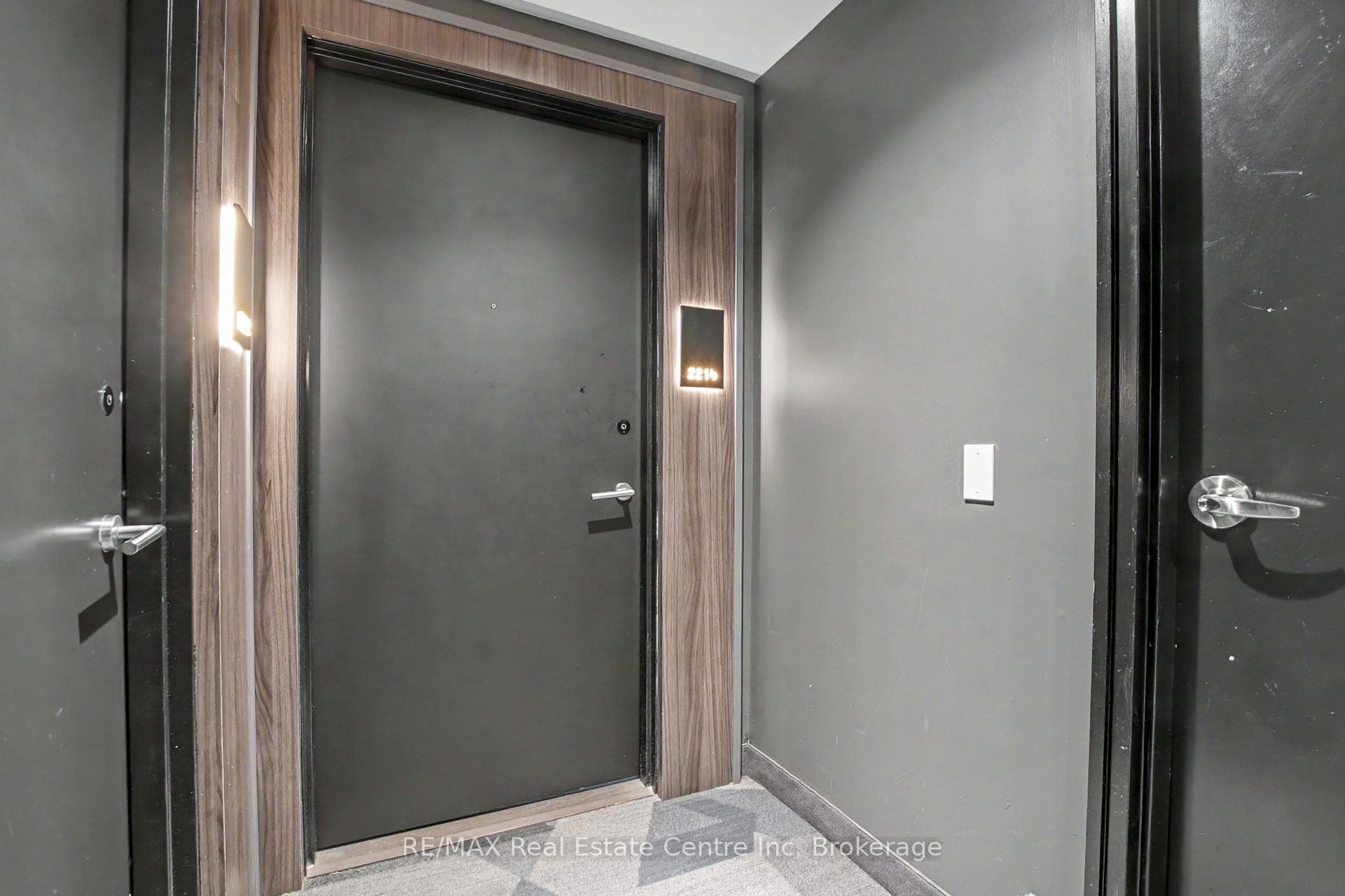 15 WELLINGTON Street Unit 2214 photo 12