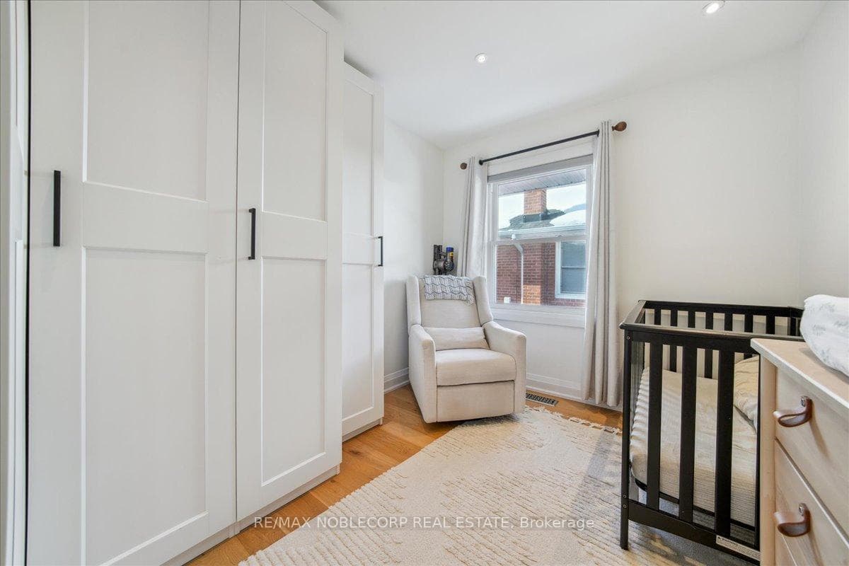72 Christina Crescent photo 29