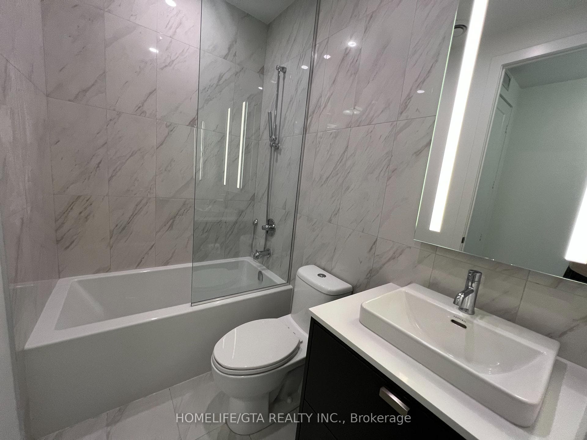 259 The Kingsway N/A Unit 107 photo 8