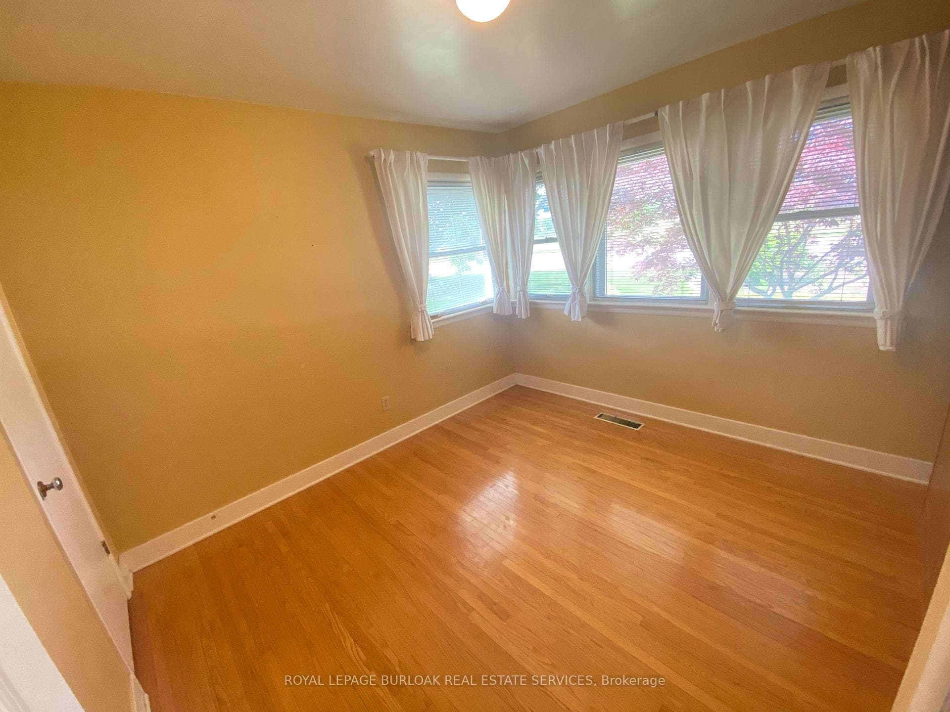4213 Victoria Avenue photo 14