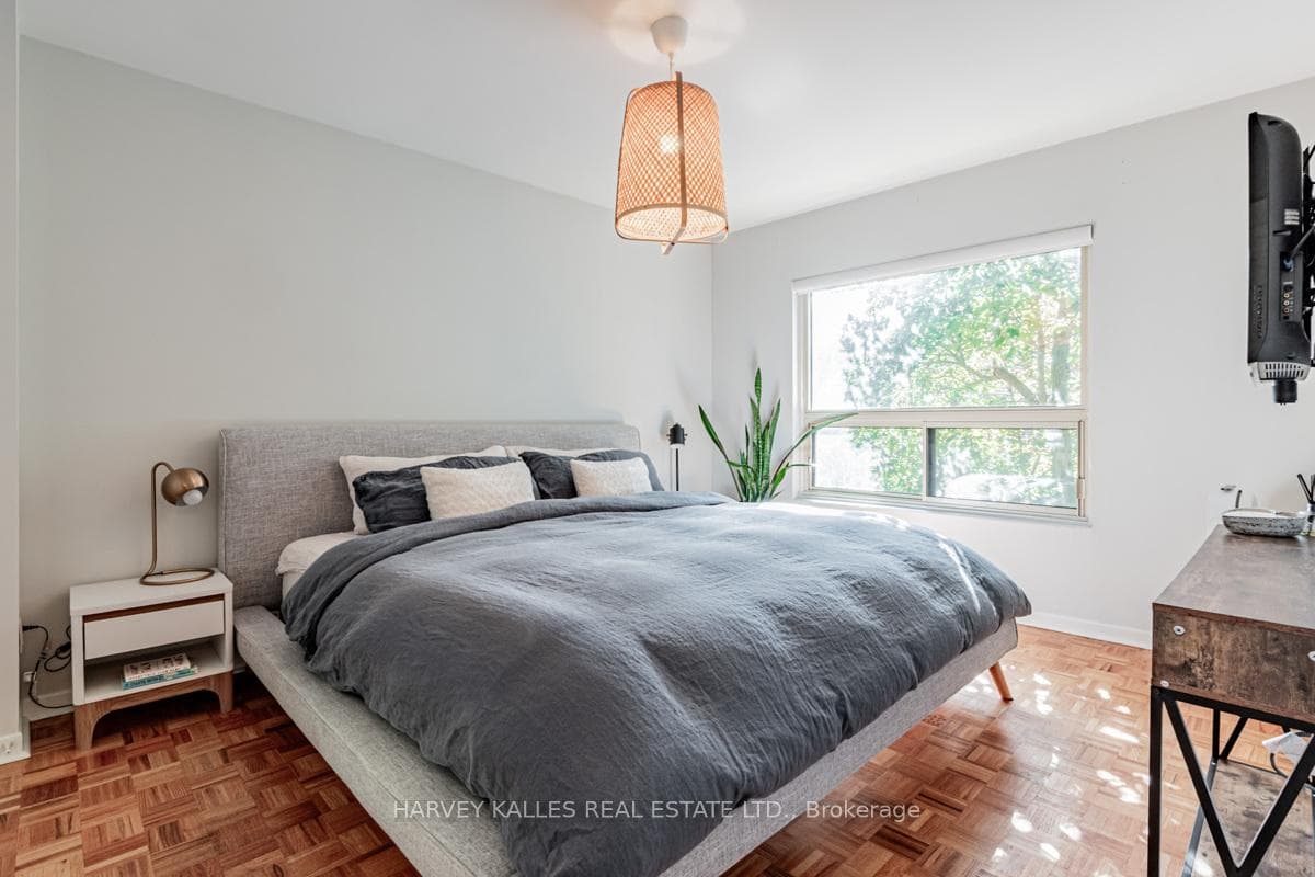 78 Castlebury Crescent Unit 4 photo 14