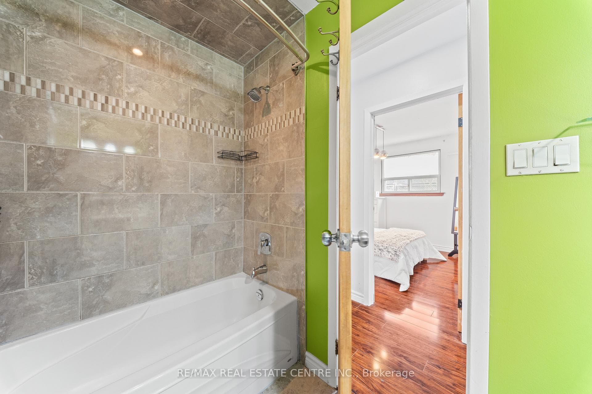 25 Juniper Crescent photo 27