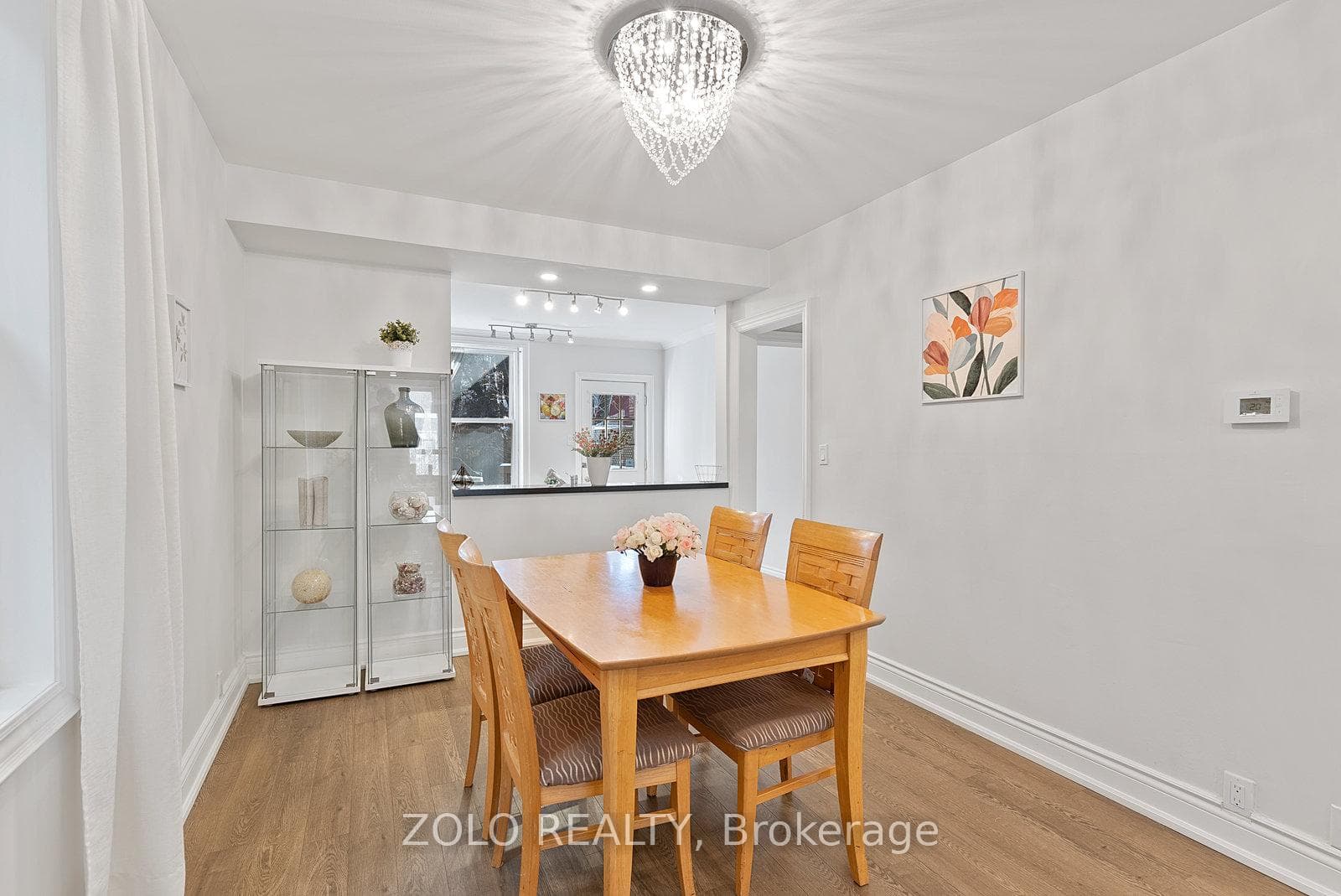 345 Queensdale Avenue photo 10