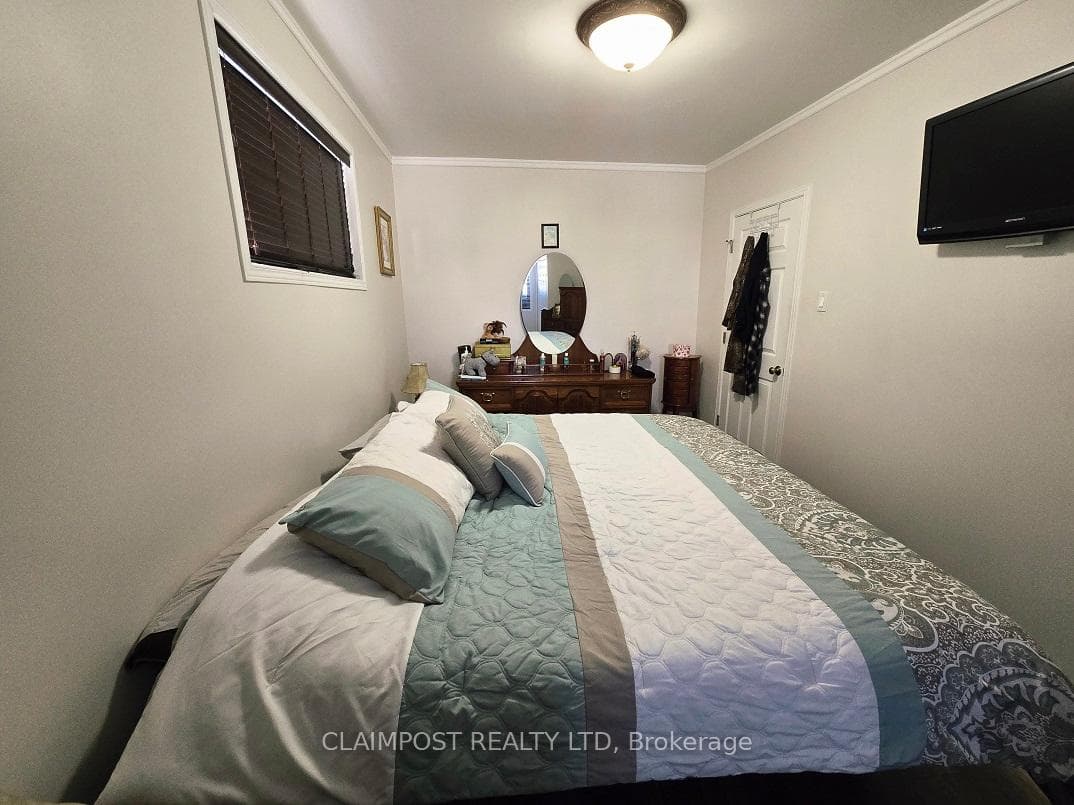 63 Kent Avenue photo 12