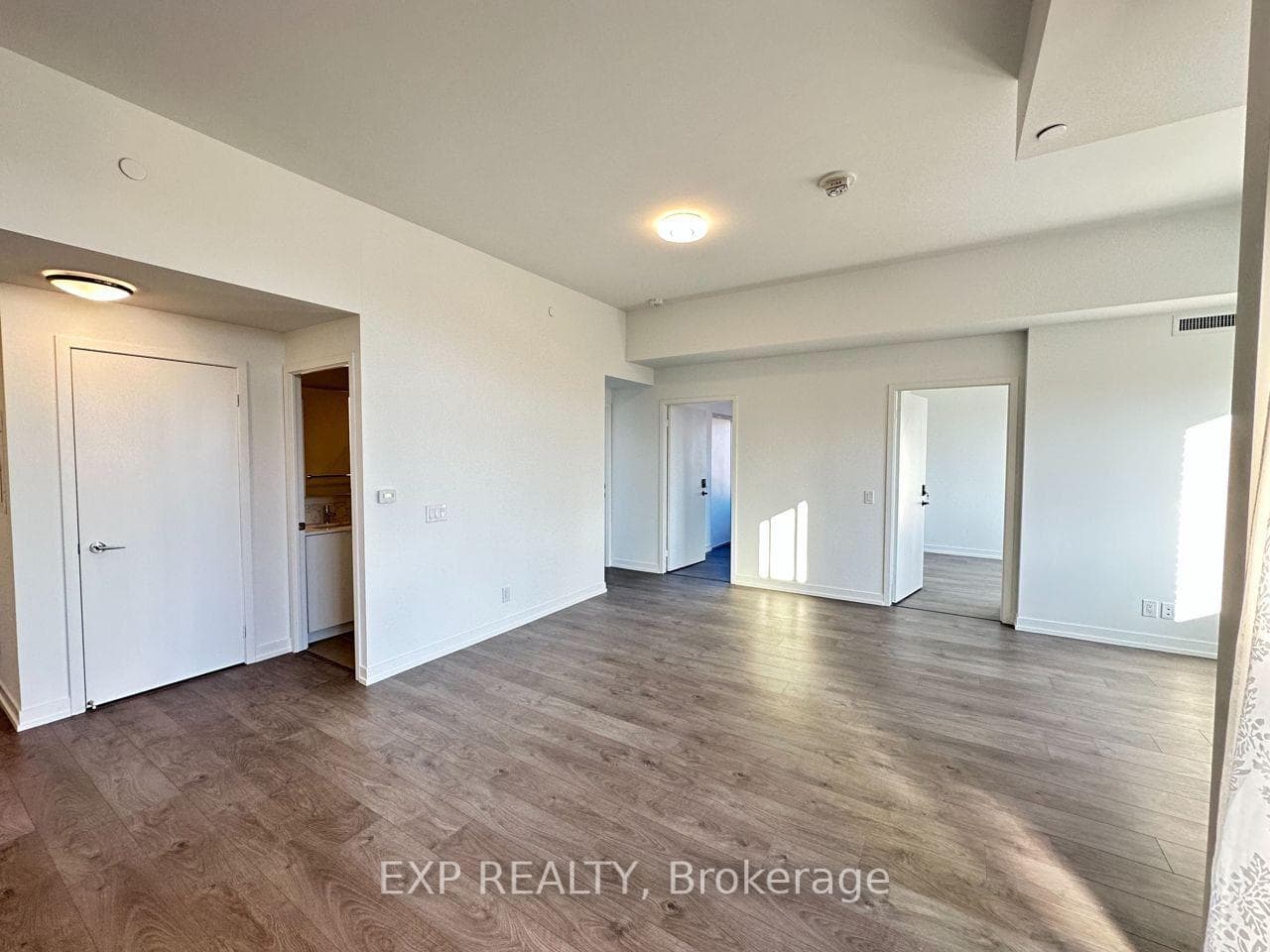 270 Dufferin Street Unit 404 photo 5
