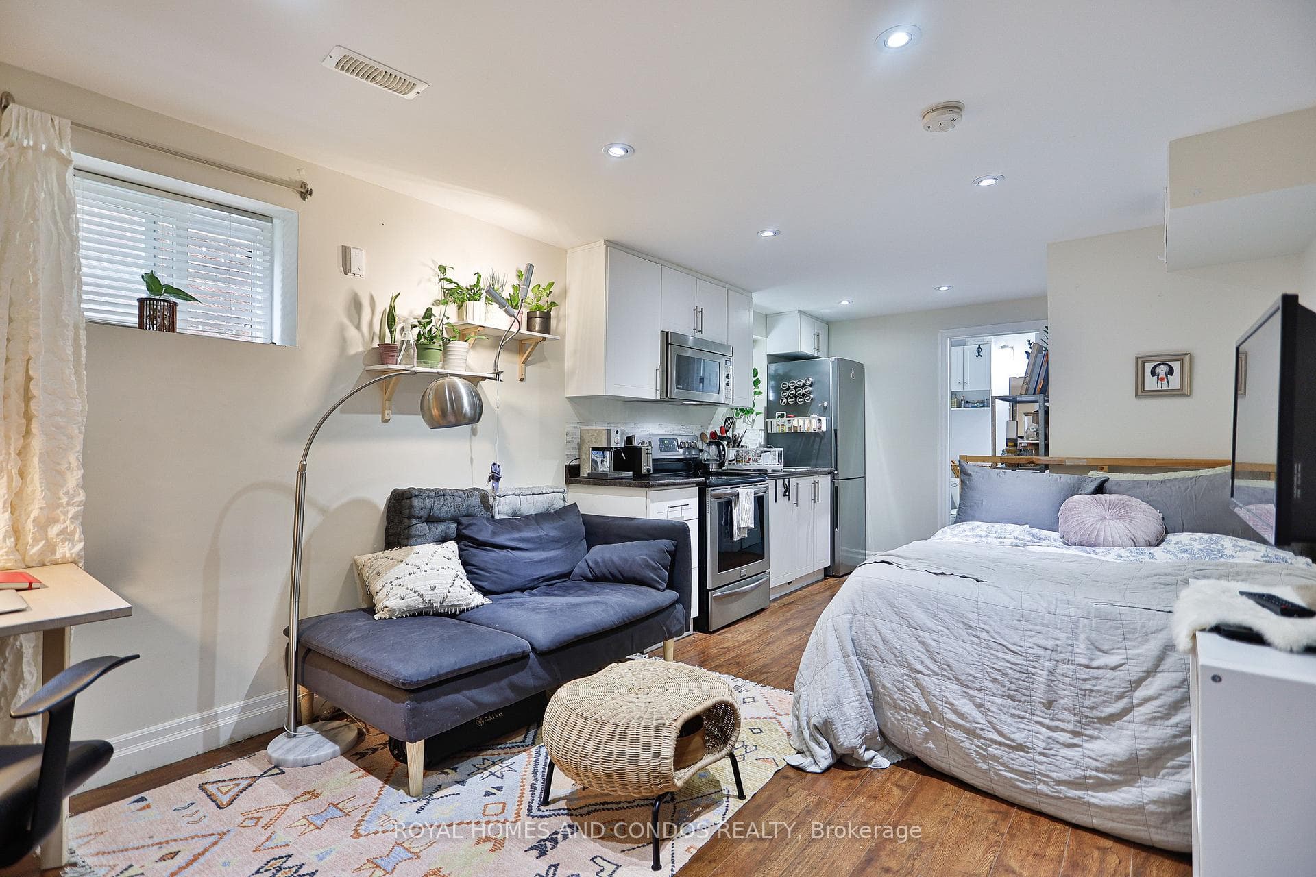 25 Goodwood Park Crescent Unit Bsmt 2 photo 8