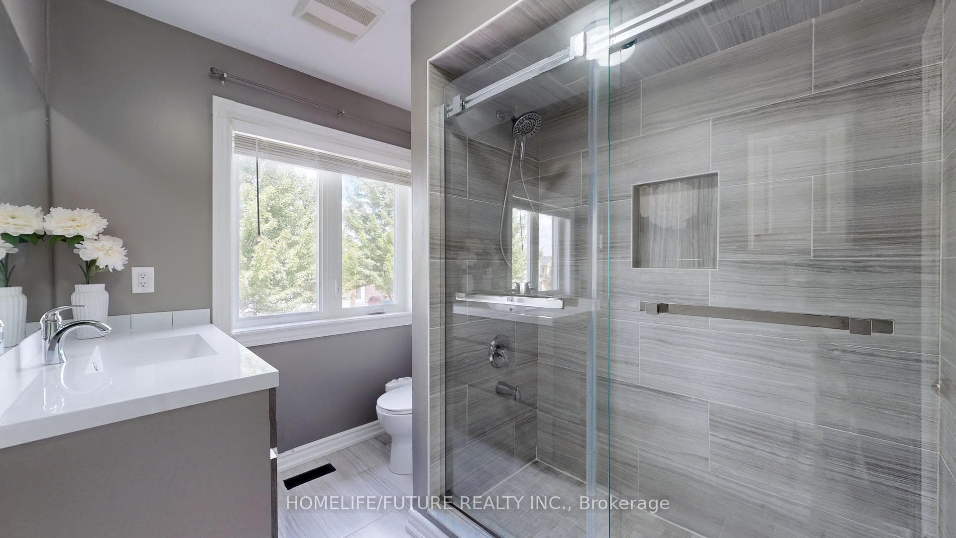 124 Tara Crescent photo 30