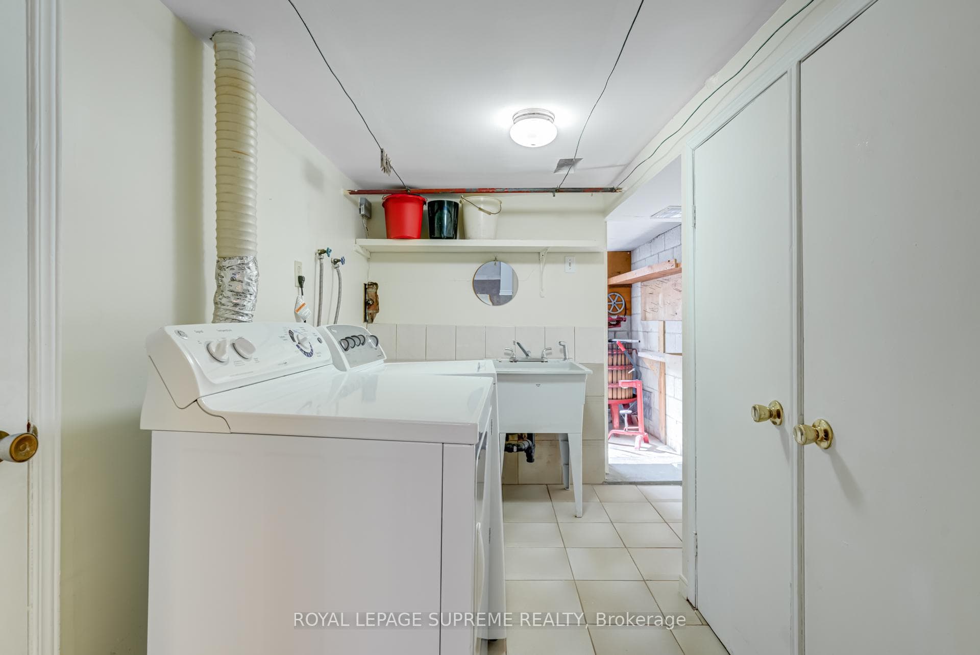 160 Shanly Street Unit Main & Lower photo 28