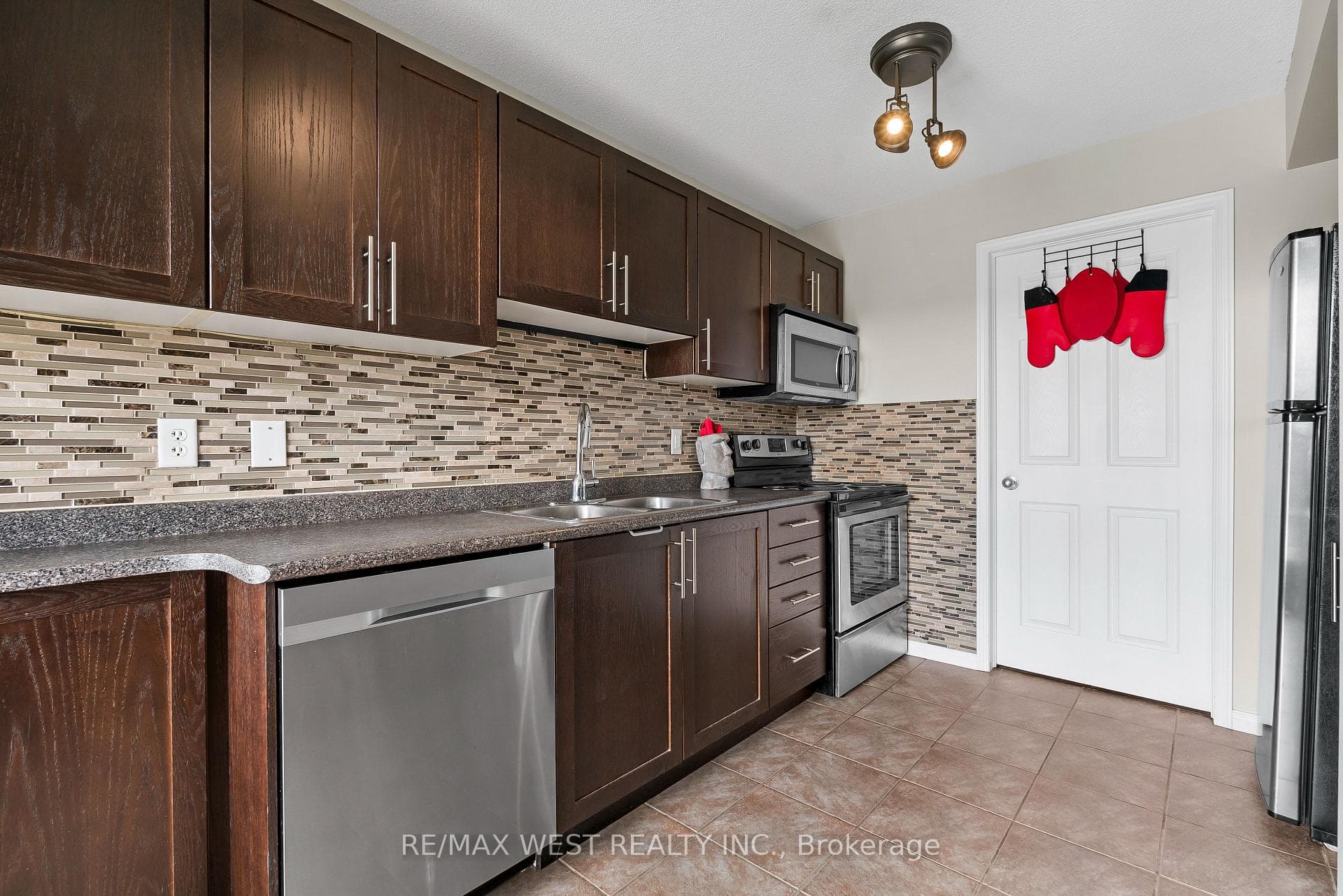 950 Highland Road Unit #15 photo 15