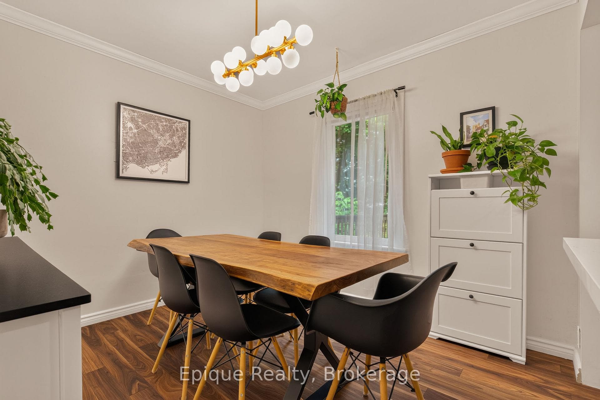 93 Graham Avenue photo 18