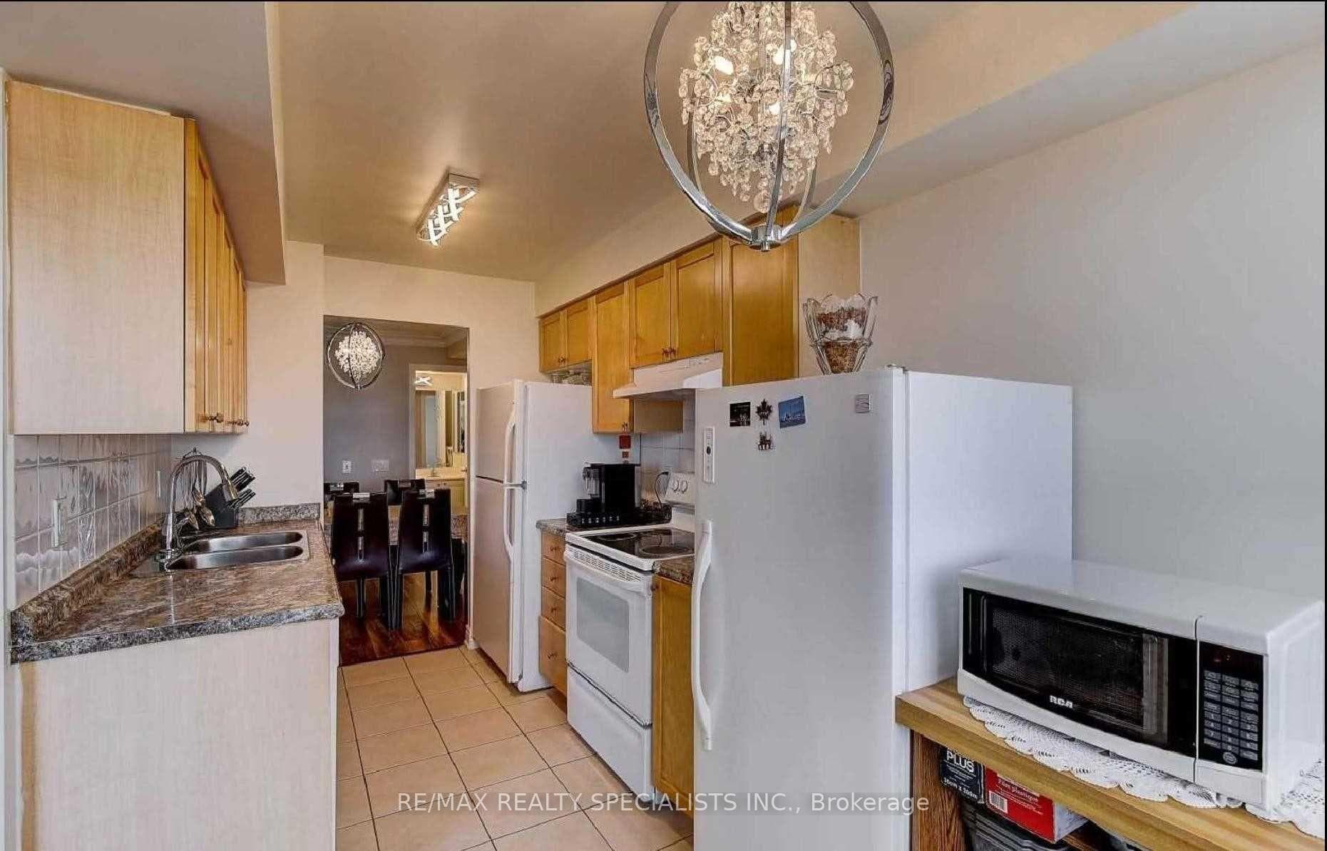 55 STRATHAVEN Drive Unit 1813 photo 20