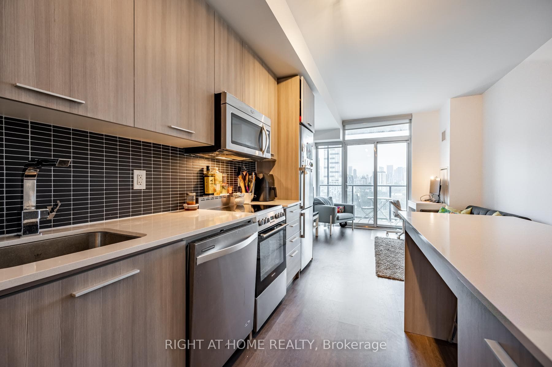 105 George Street Unit 1415 photo 6