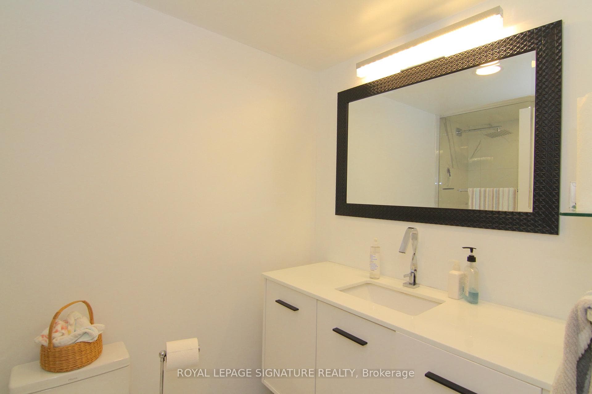33 Elmhurst Avenue Unit 2207 photo 11
