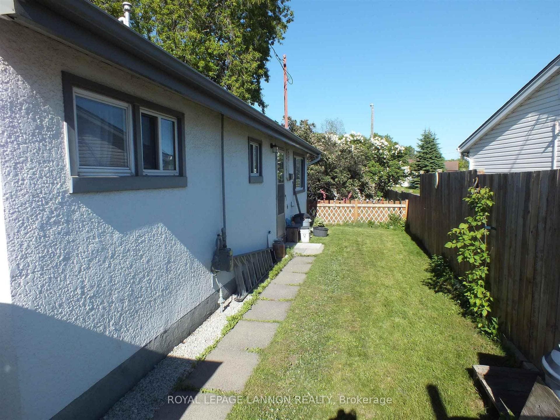 713 Hall Place photo 6