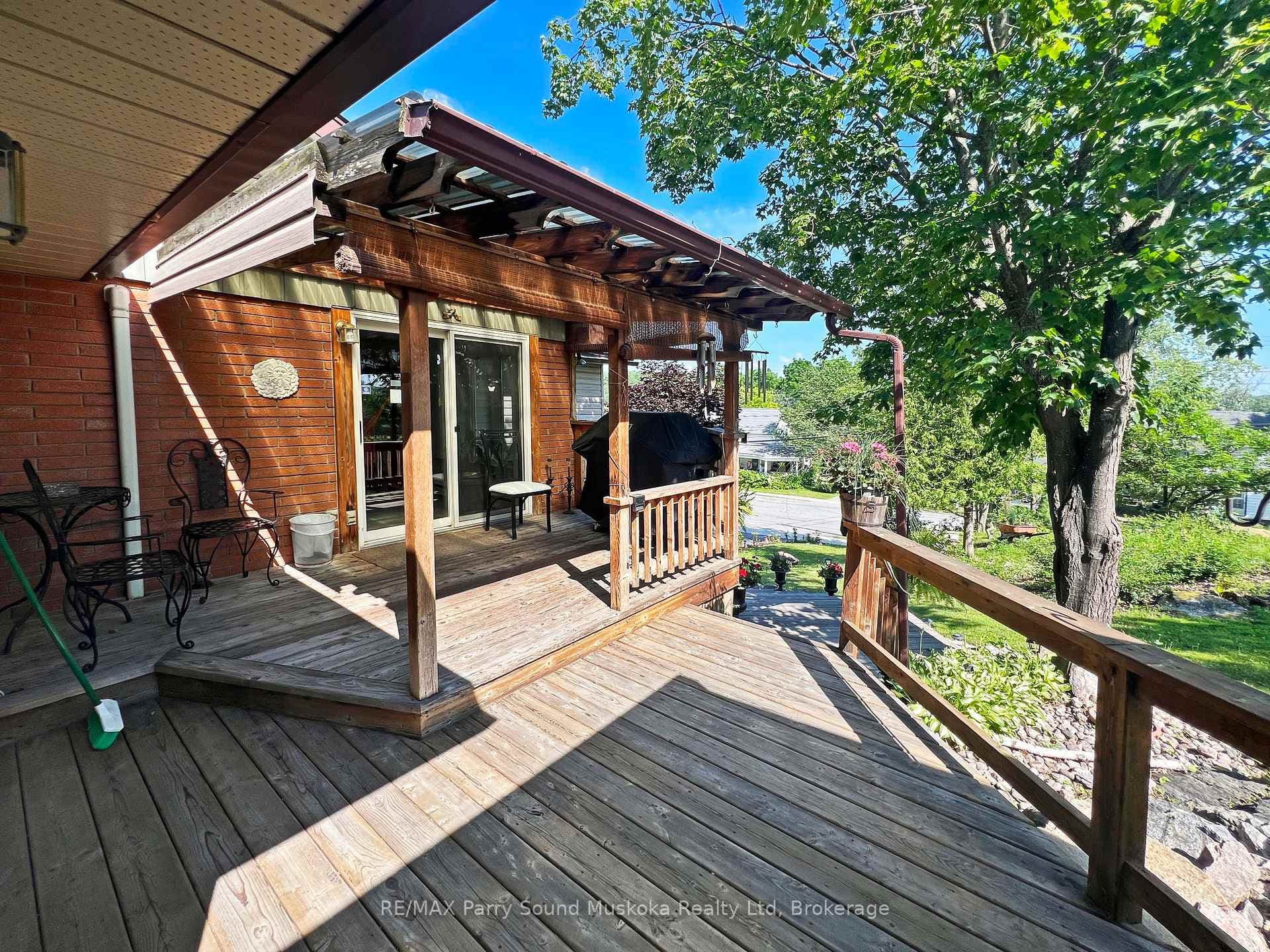 Bunkie/gazebo w private deck