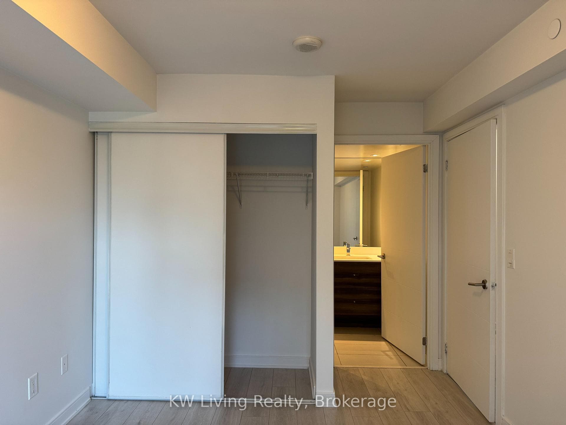 525 Adelaide Street Unit 518 photo 10