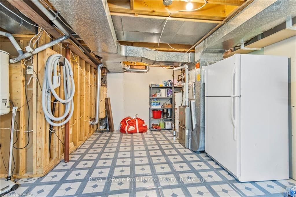 943 NEWHALL Drive photo 37