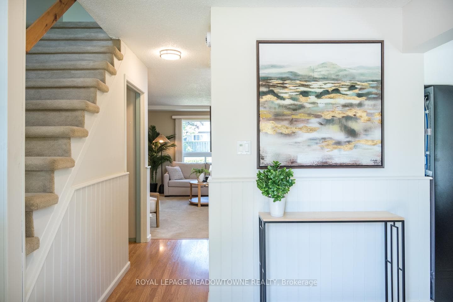 889 Morley Avenue photo 4
