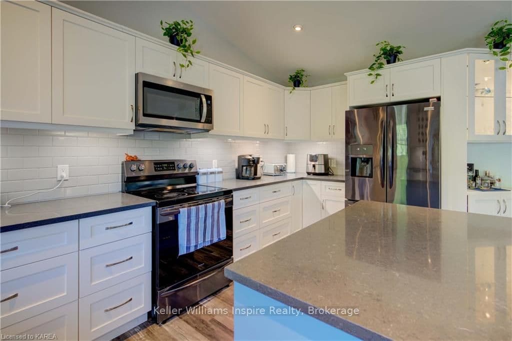 25 SPRINGBROOK Drive photo 11