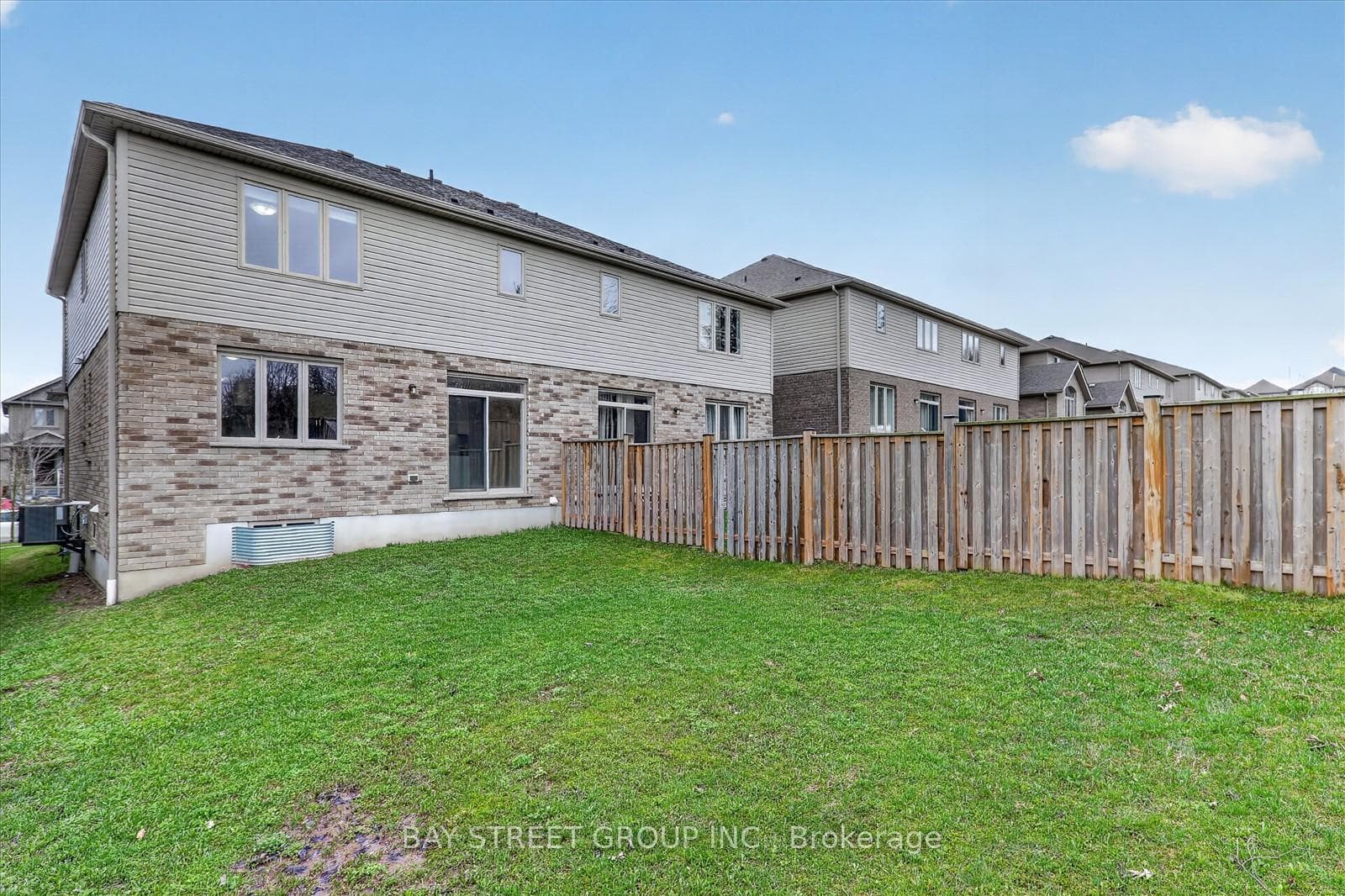 445 Avens Street photo 35