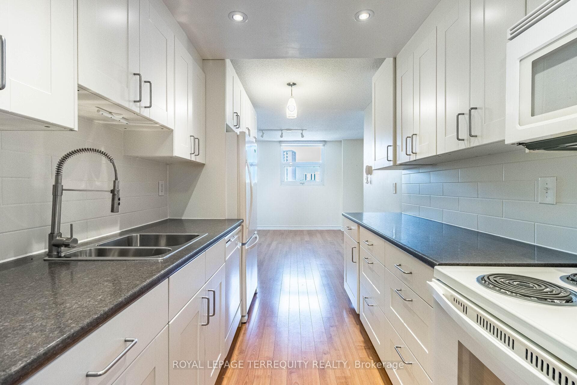 299 Mill Road Unit 703 photo 10