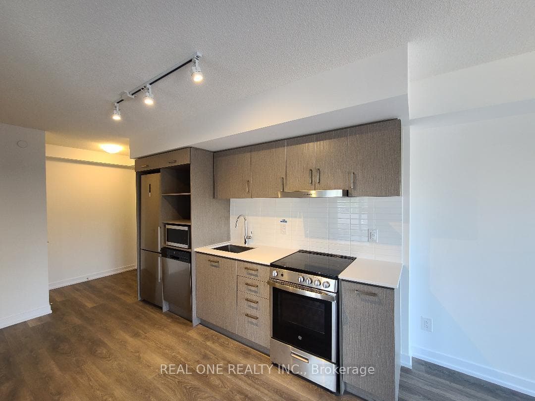 219 Dundas Street Unit 511 photo 8