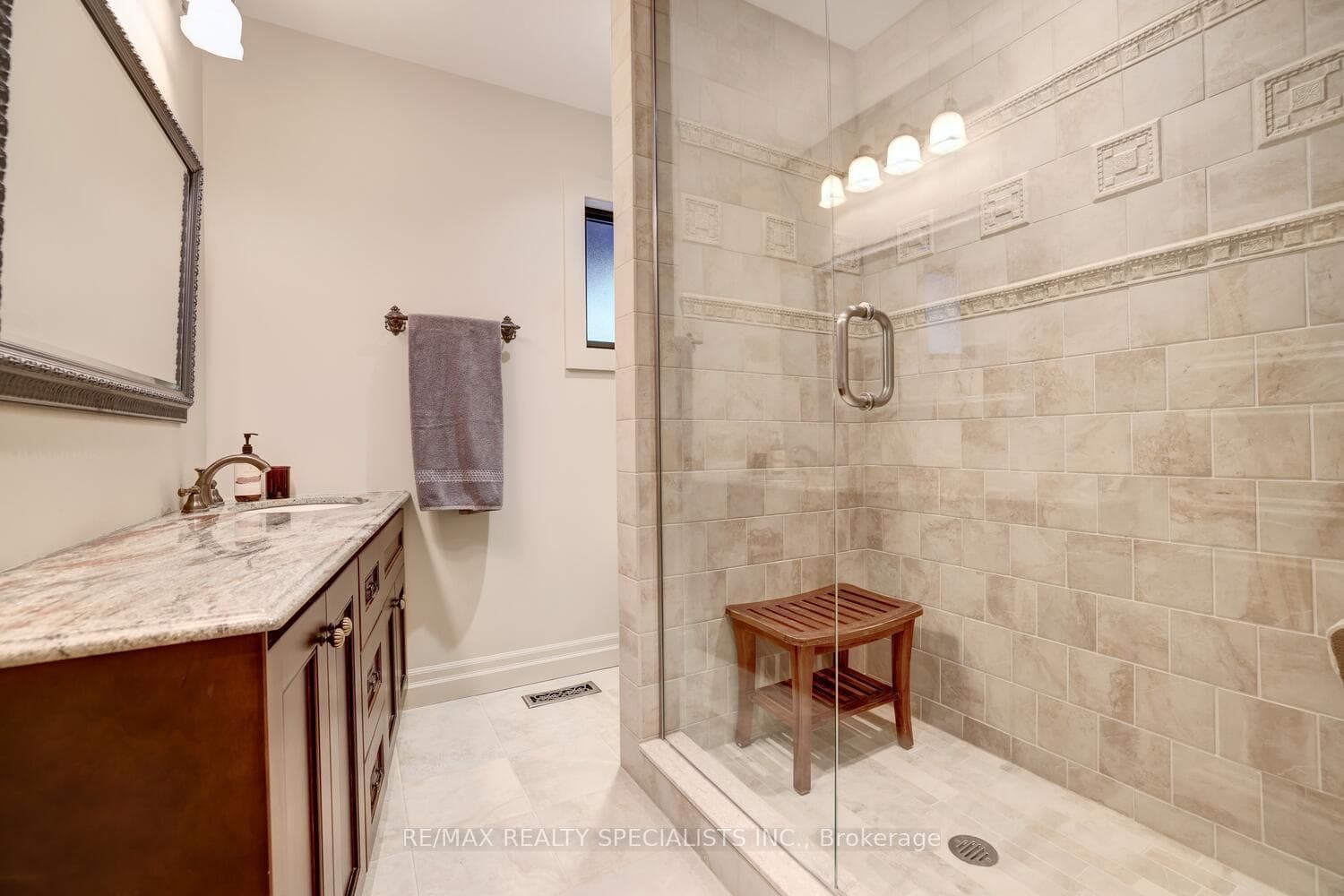 2386 Lionheart Crescent photo 27
