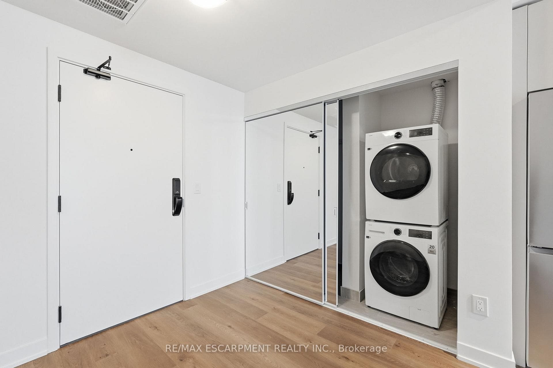 2075 Lakeshore Road Unit 606 photo 8