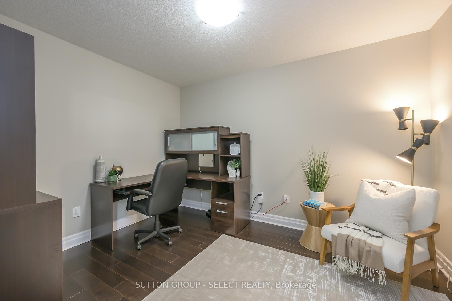 240 Villagewalk Boulevard Unit 809 photo 6