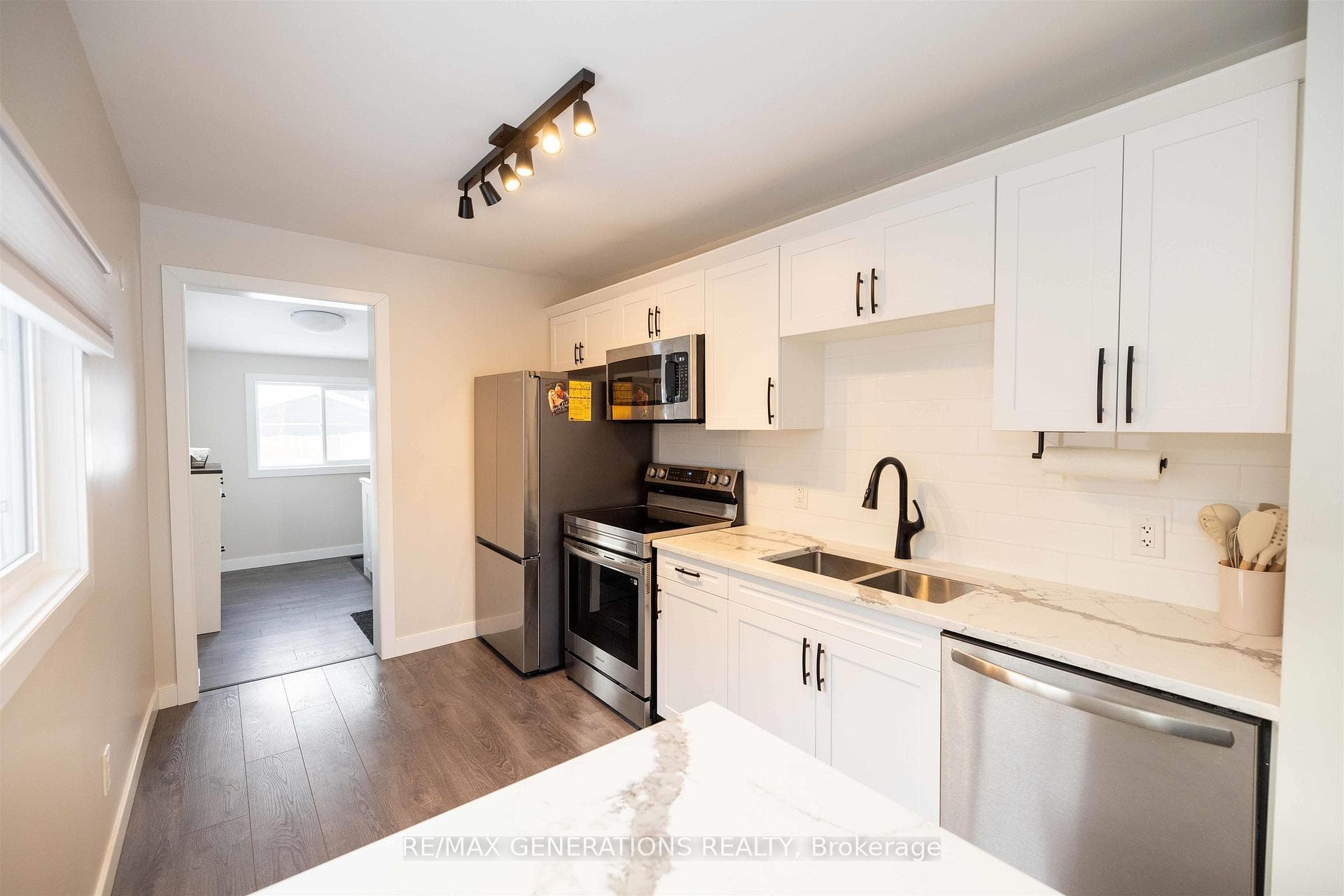 228 Christina Street photo 6