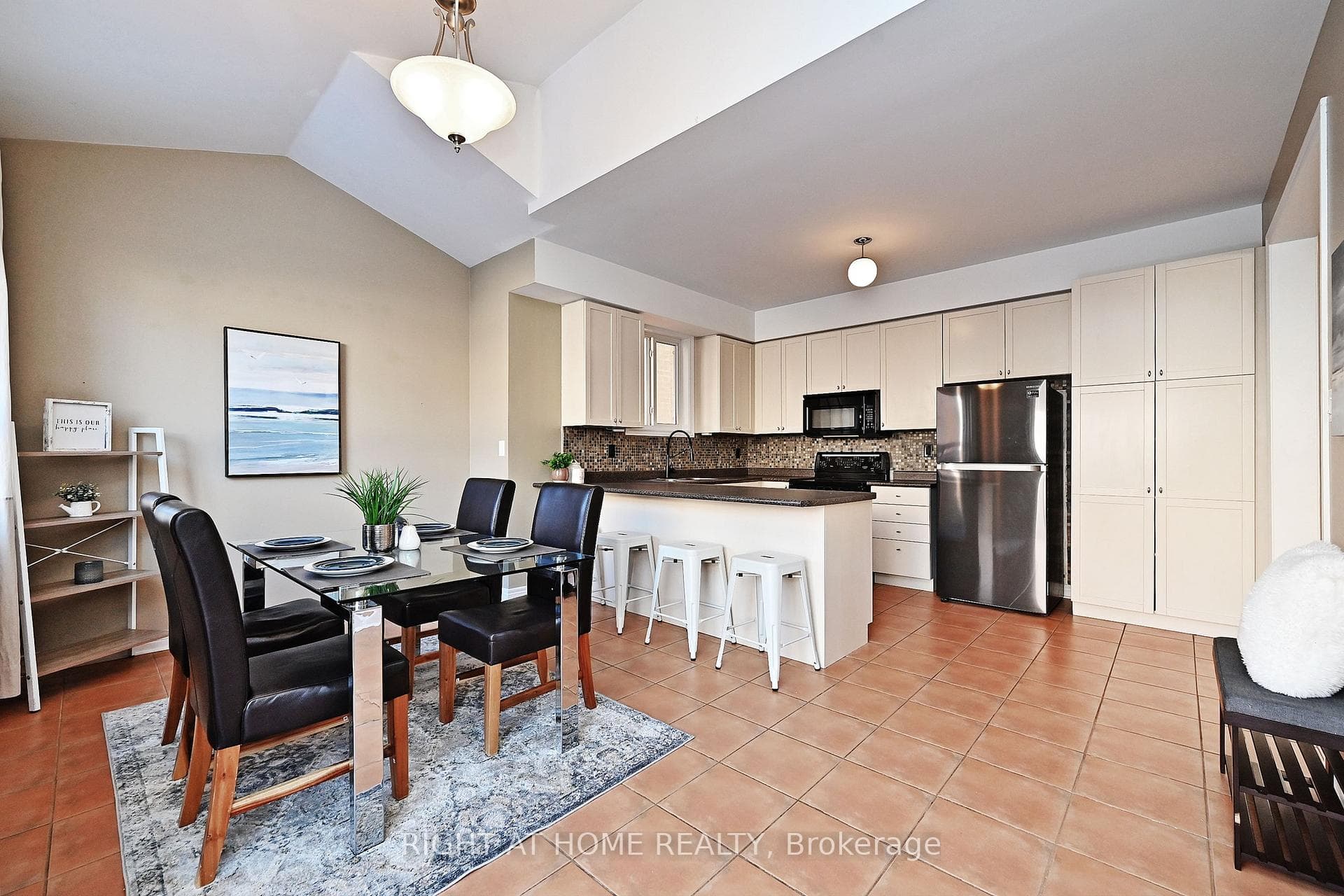 58 Valemount Way photo 14