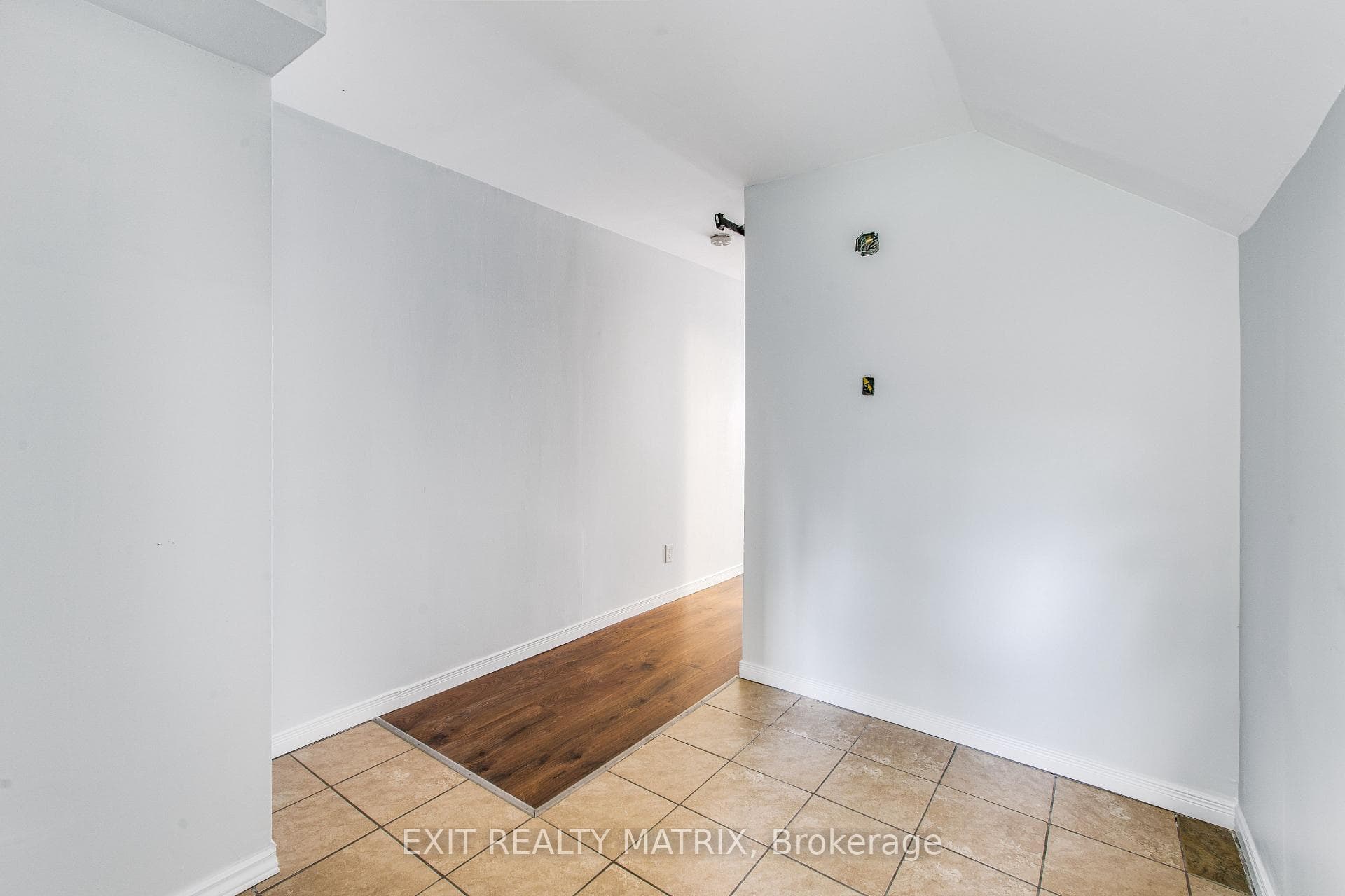 1053B KING Street photo 15
