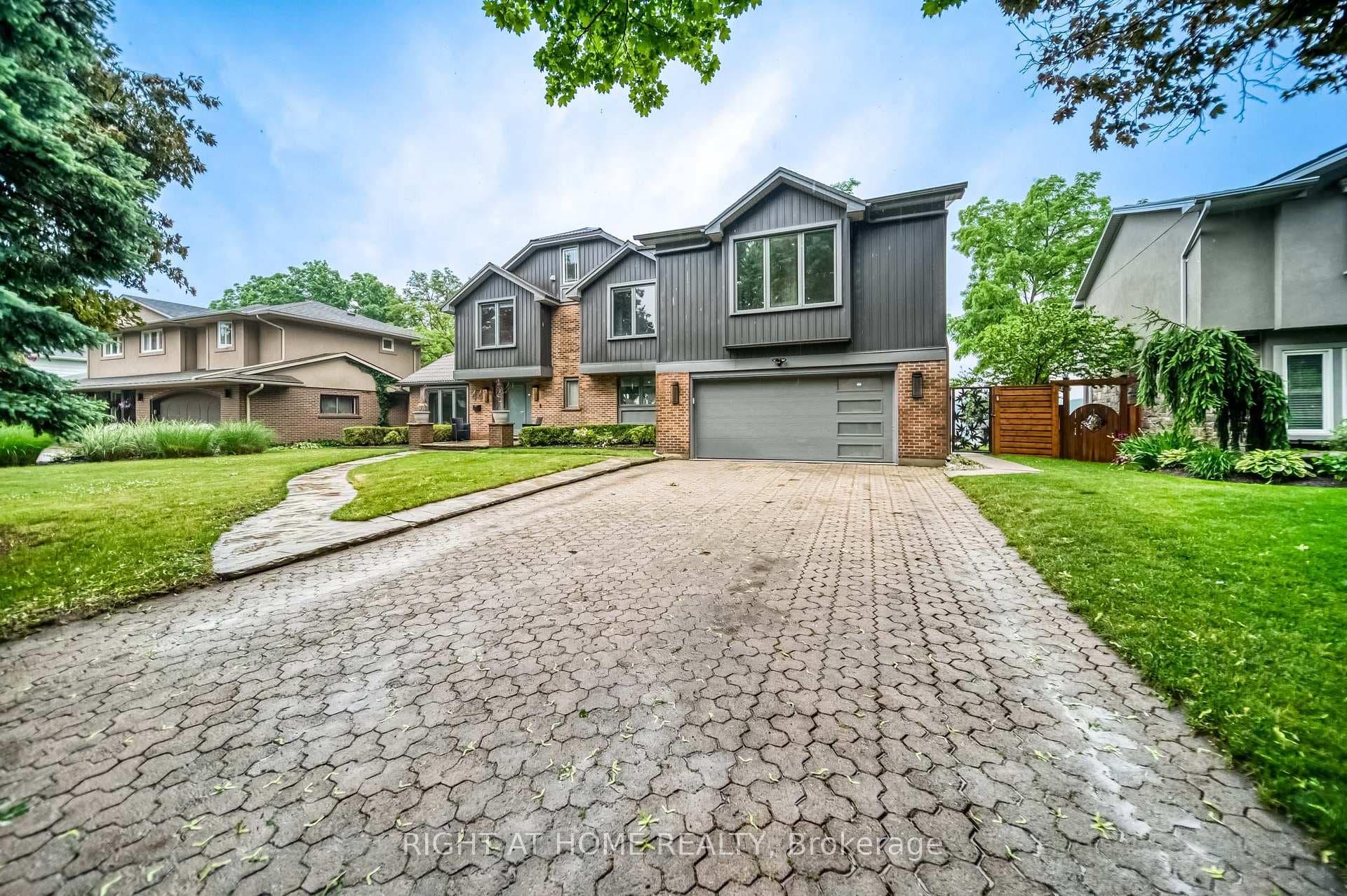 44 ROYAL HENLEY Boulevard photo 3