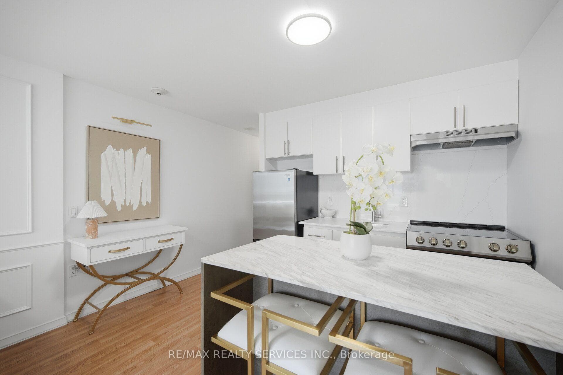 15 Maplewood Avenue Unit 310 photo 5