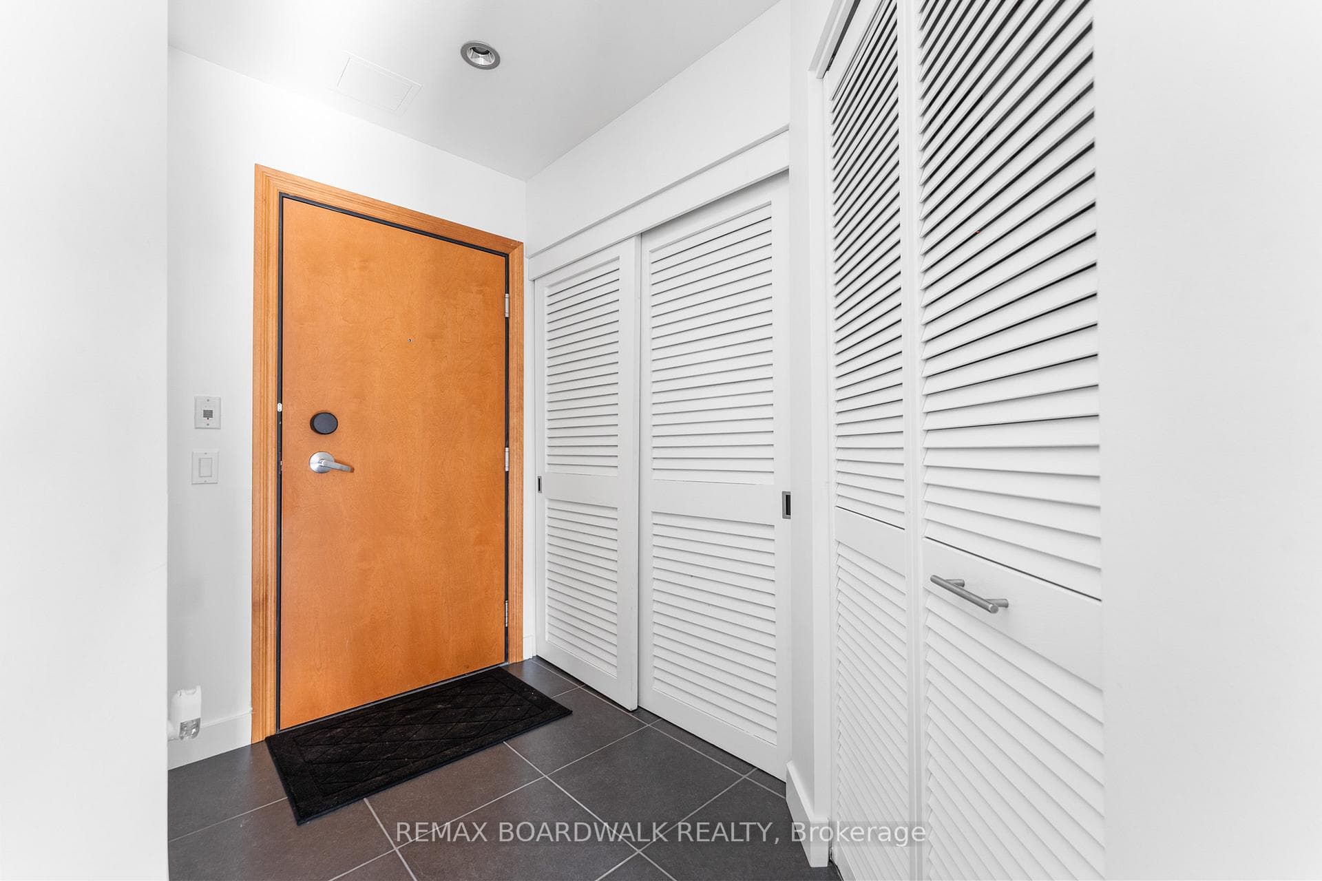 90 George Street Unit 401 photo 3