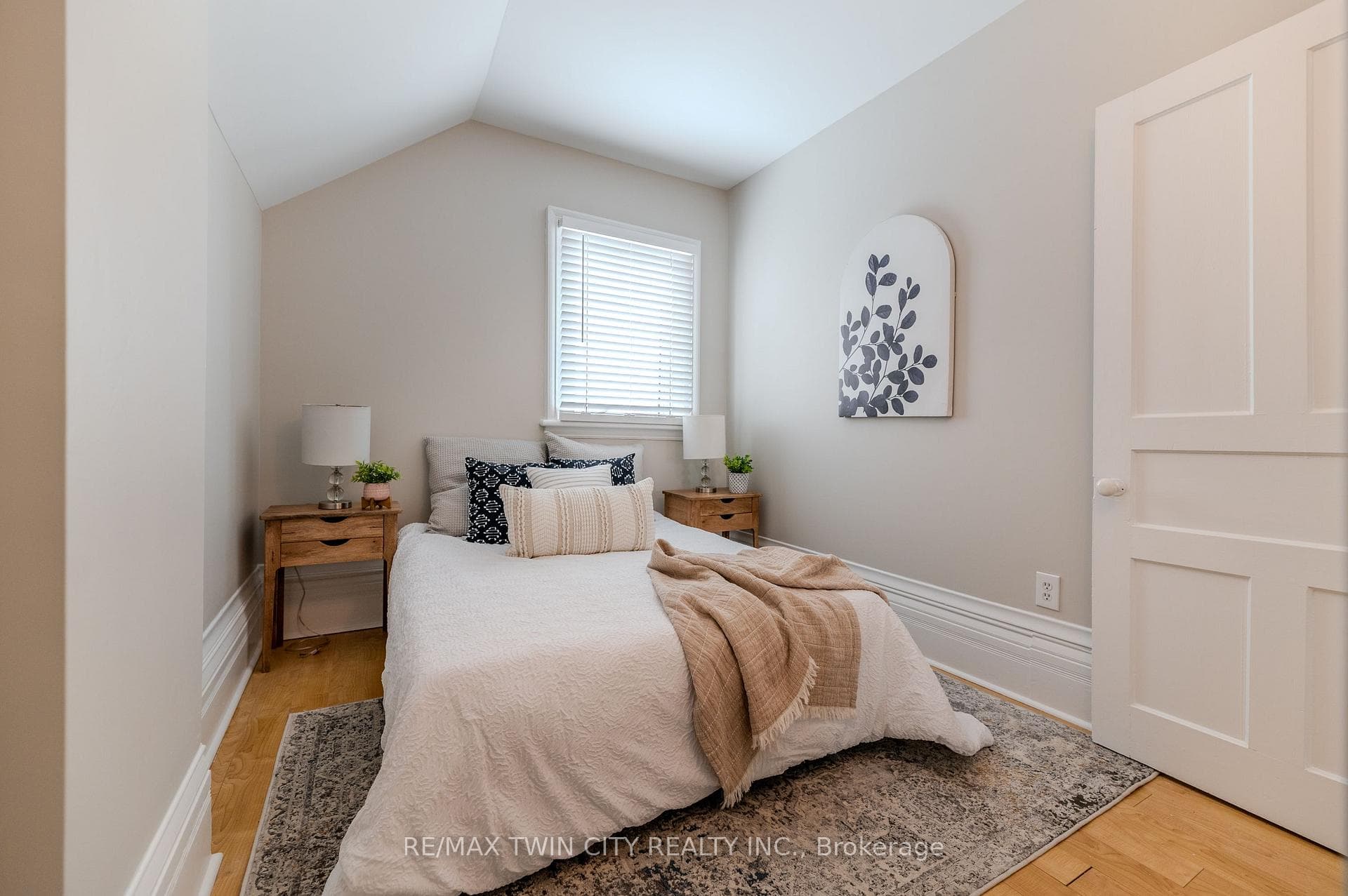 20 Sherwood Drive photo 6