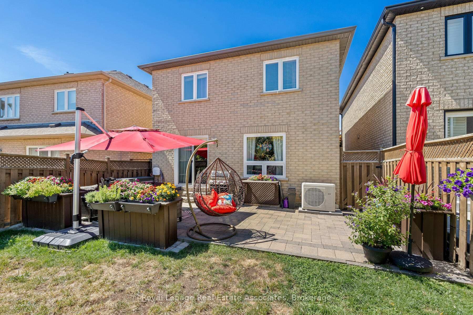 27 Royal Ridge Crescent photo 39