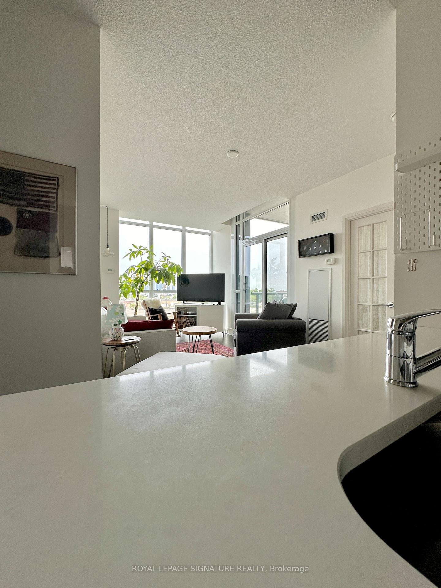 1185 The Queensway N/A Unit 424 photo 6
