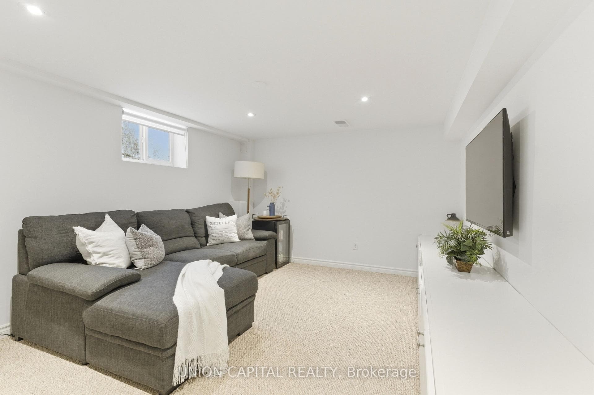 71 Stuart Crescent photo 27