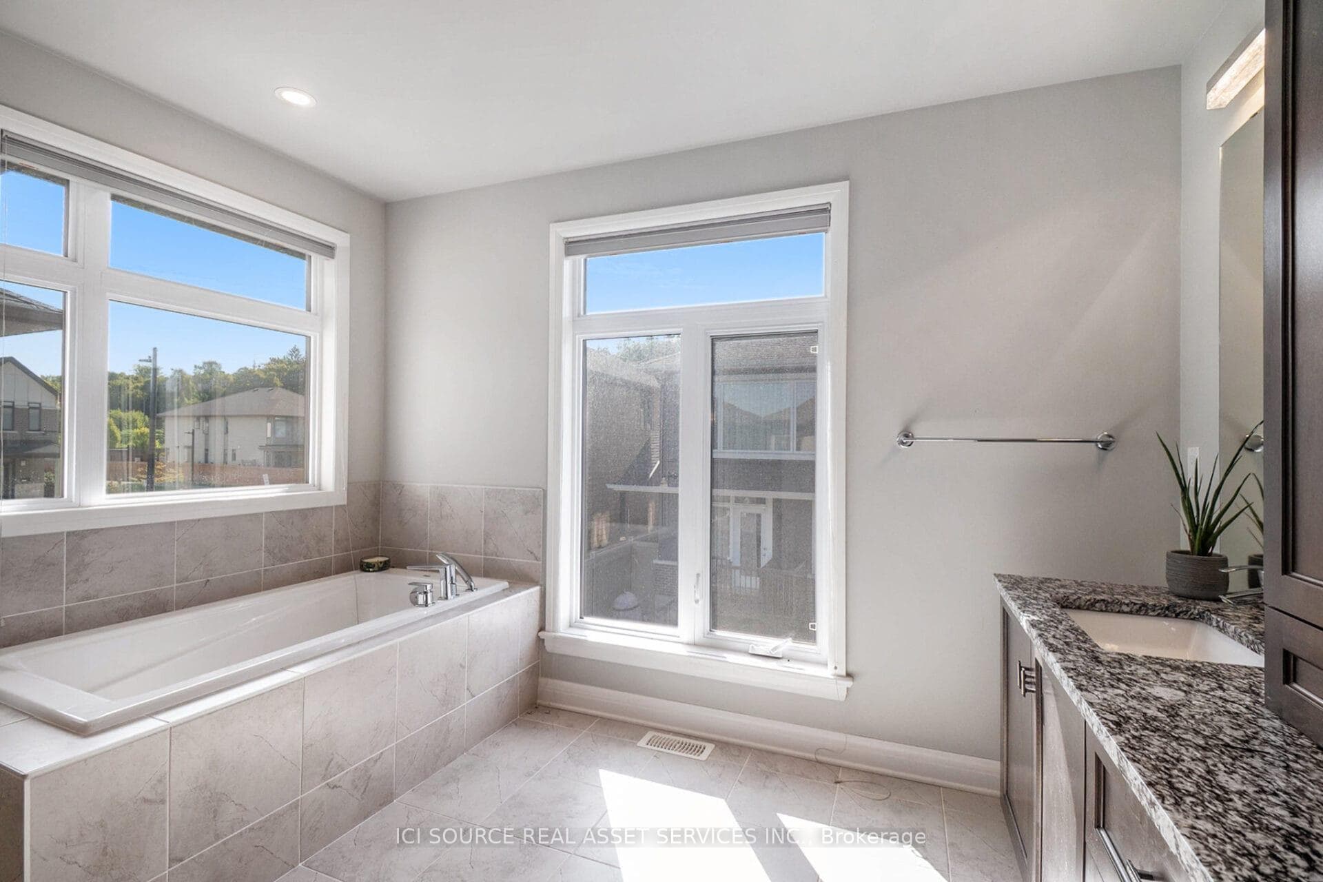 334 Lysander Place photo 16