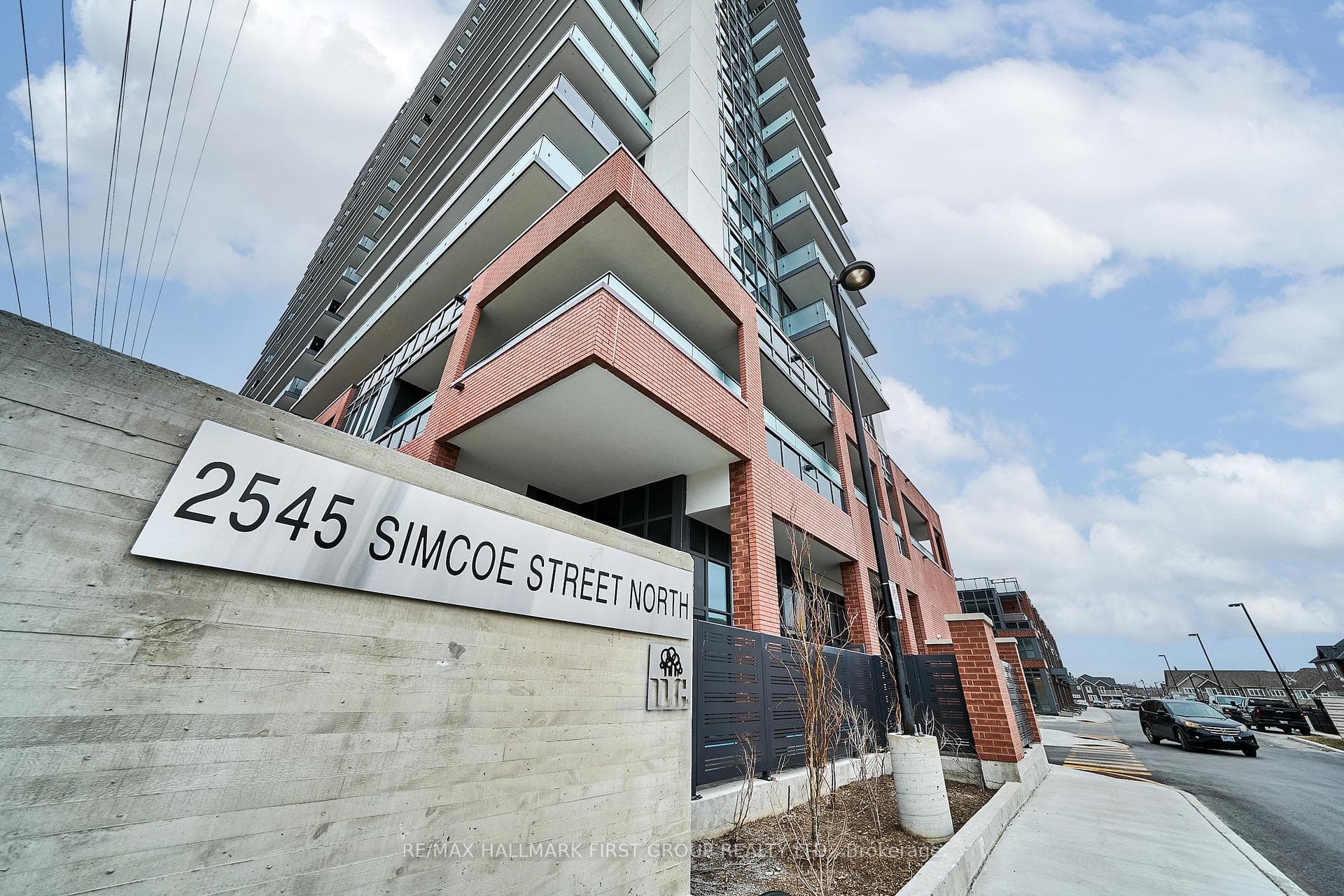 2545 Simcoe Street Unit 2708 photo 1