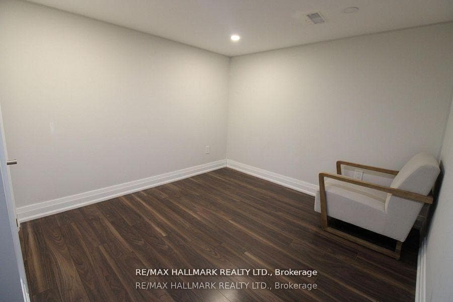158 Kingshill Road Unit Lower photo 9