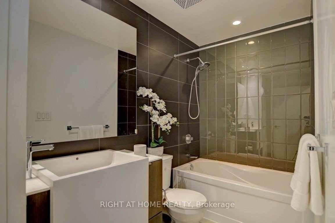 21 Iceboat Terrace Unit 4108 photo 8