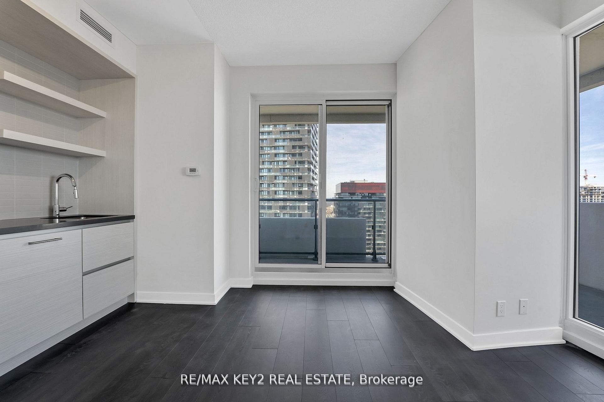 2221 Yonge Street Unit 3402 photo 6