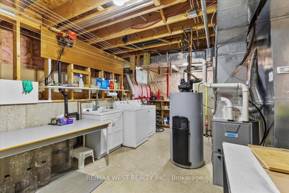 413 Greenwood Street photo 21