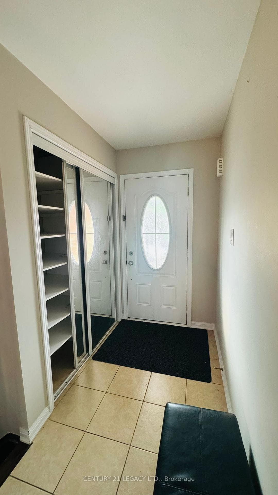 142 VANHORNE Close photo 1