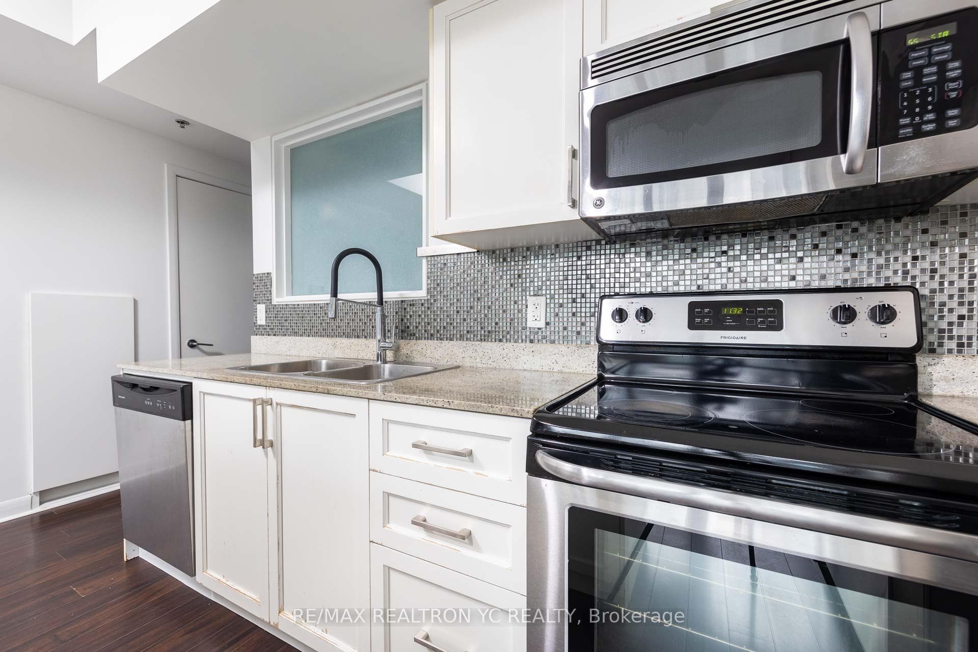 375 King Street Unit 1403 photo 6