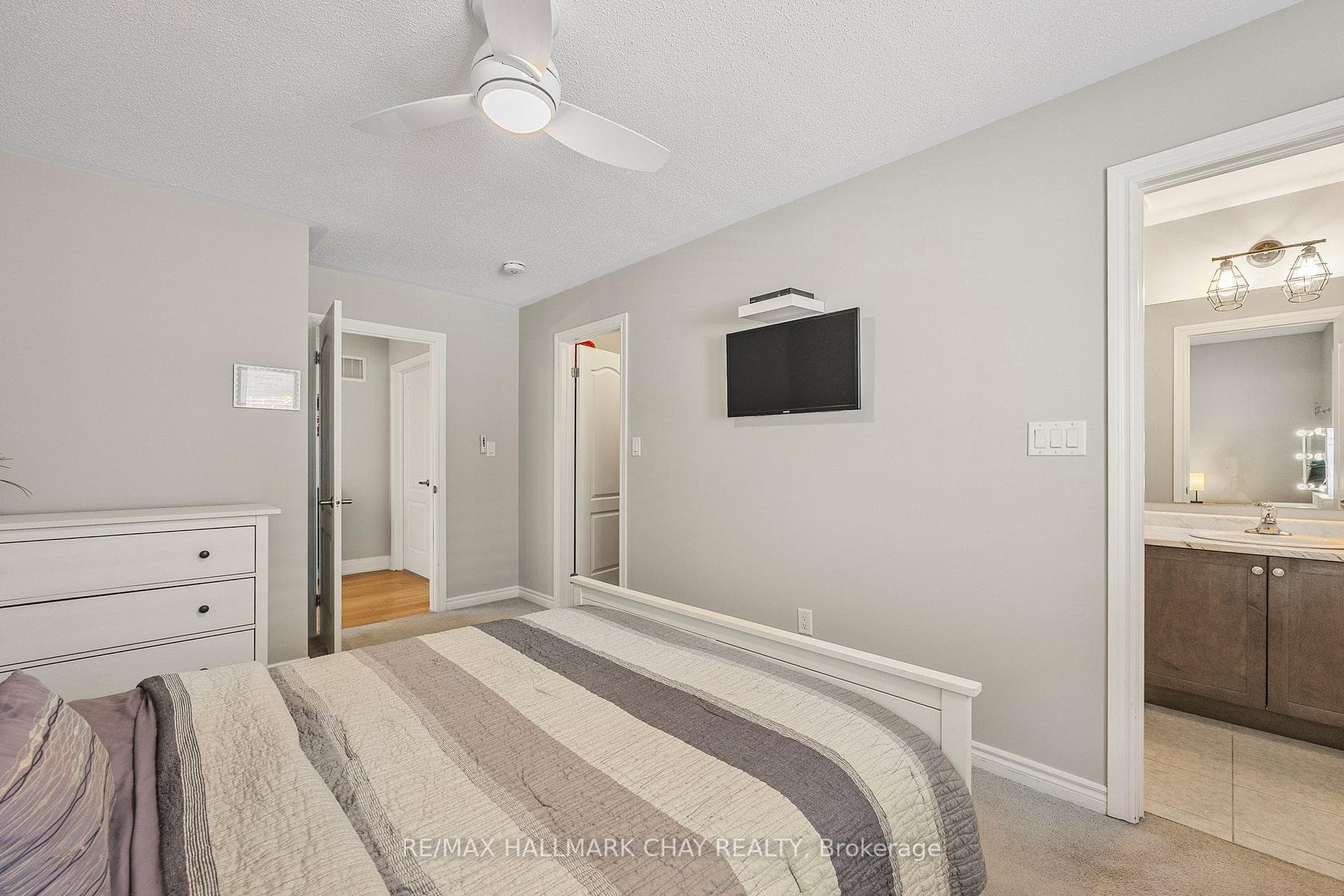 118 Hutchinson Drive photo 24